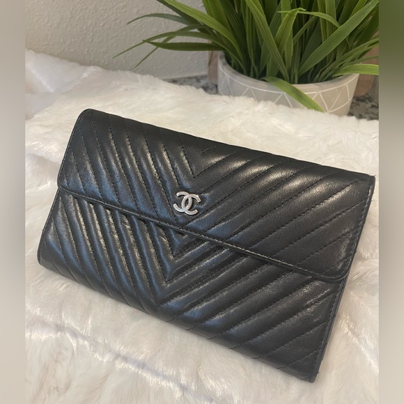 CHANEL V-Stitched Chevron lambskin long wallet w/Dust Bag - Picture 1 of 16